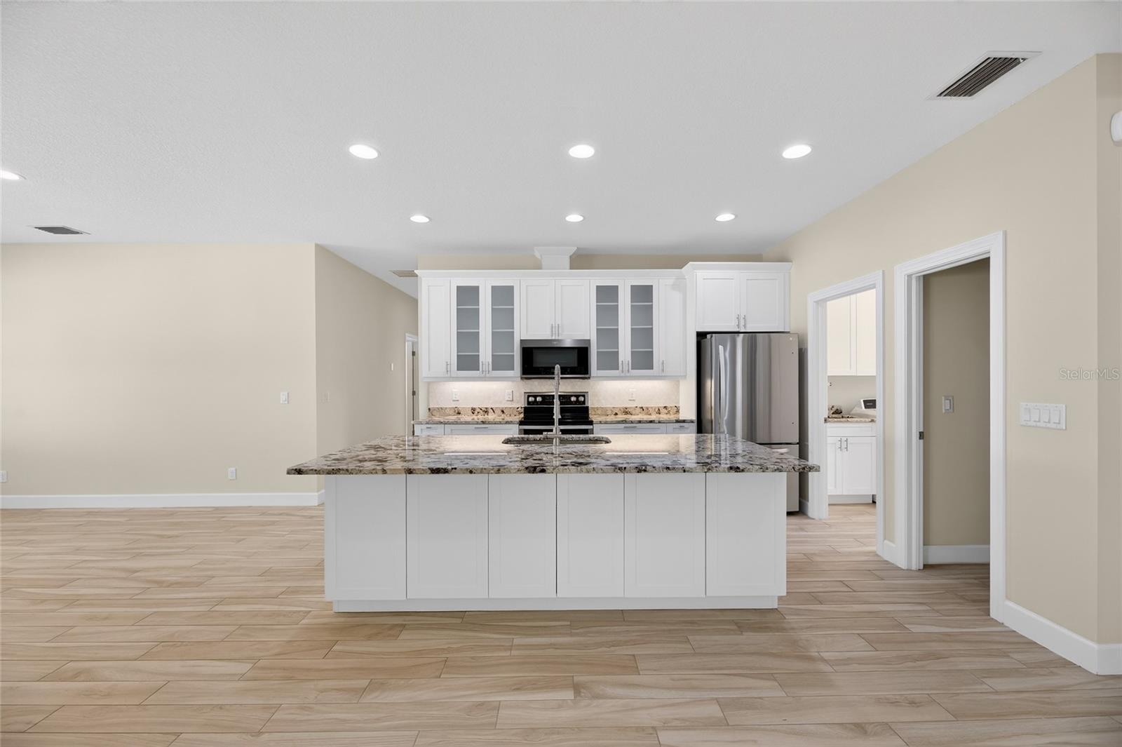 1008 W RIVER DR, TEMPLE TERRACE, FL, 33617