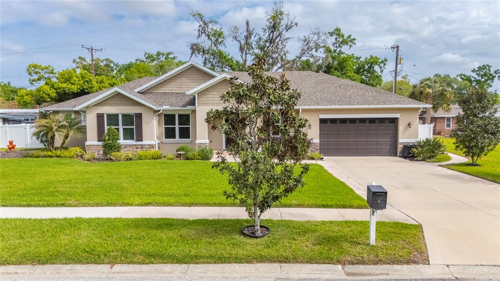 1008 W RIVER DR, TEMPLE TERRACE, FL, 33617