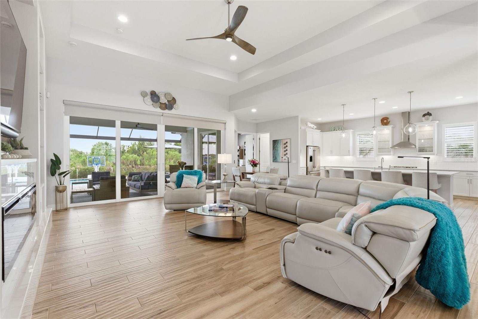 8245 GRANDE SHORES DR, SARASOTA, FL, 34240