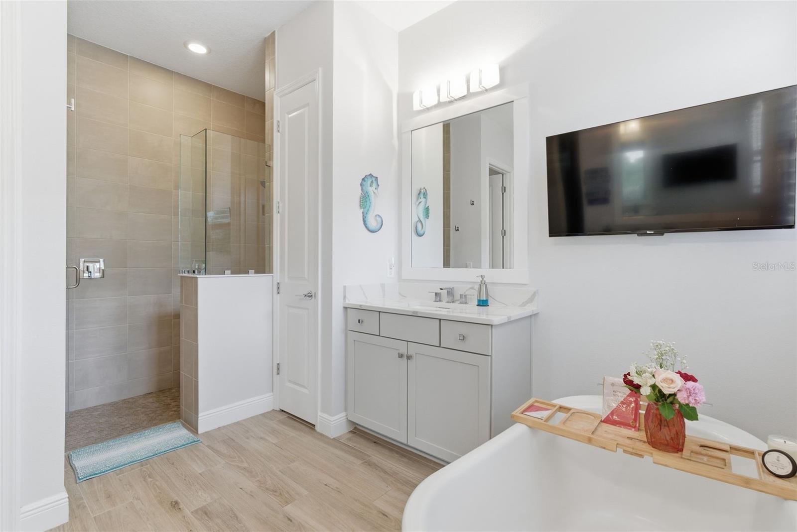 8245 GRANDE SHORES DR, SARASOTA, FL, 34240