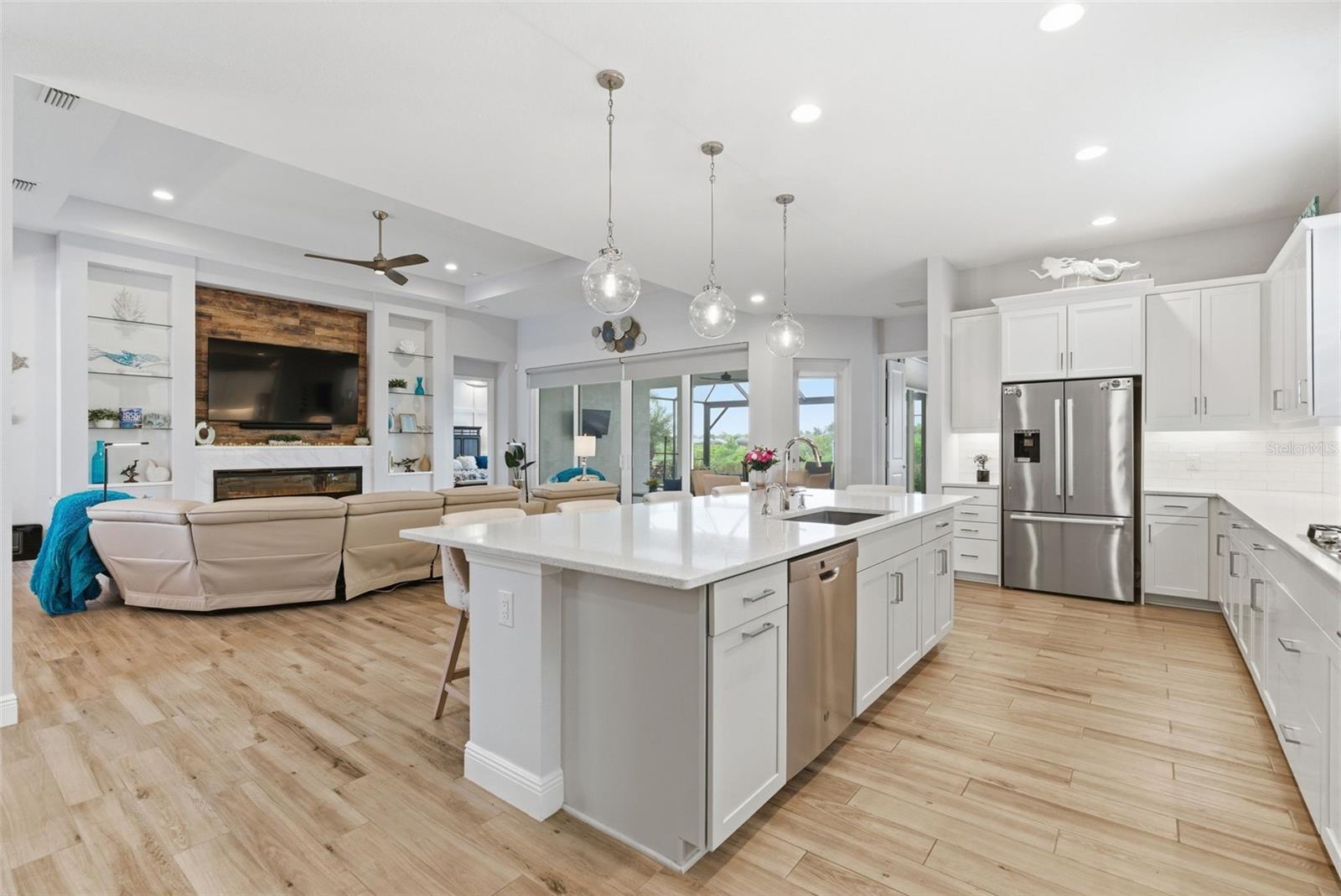 8245 GRANDE SHORES DR, SARASOTA, FL, 34240