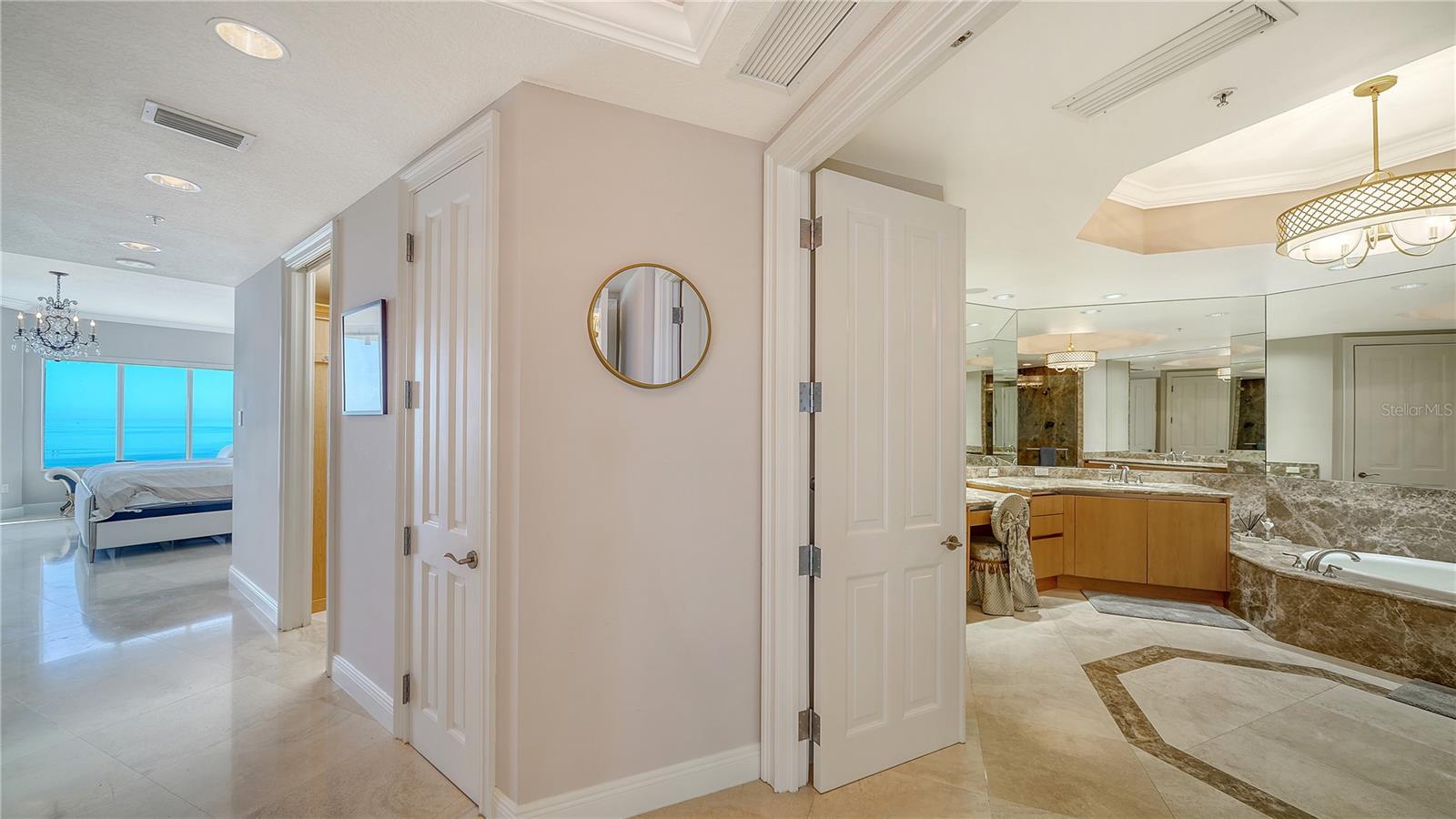 1300 BENJAMIN FRANKLIN DR #701, SARASOTA, FL, 34236