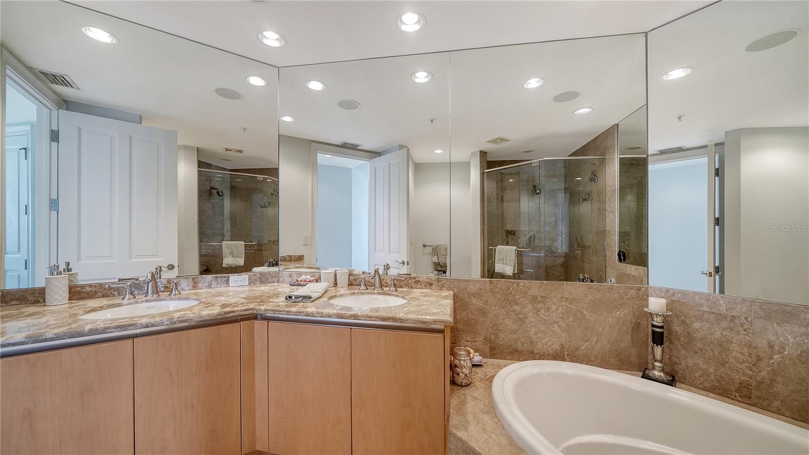 1300 BENJAMIN FRANKLIN DR #701, SARASOTA, FL, 34236