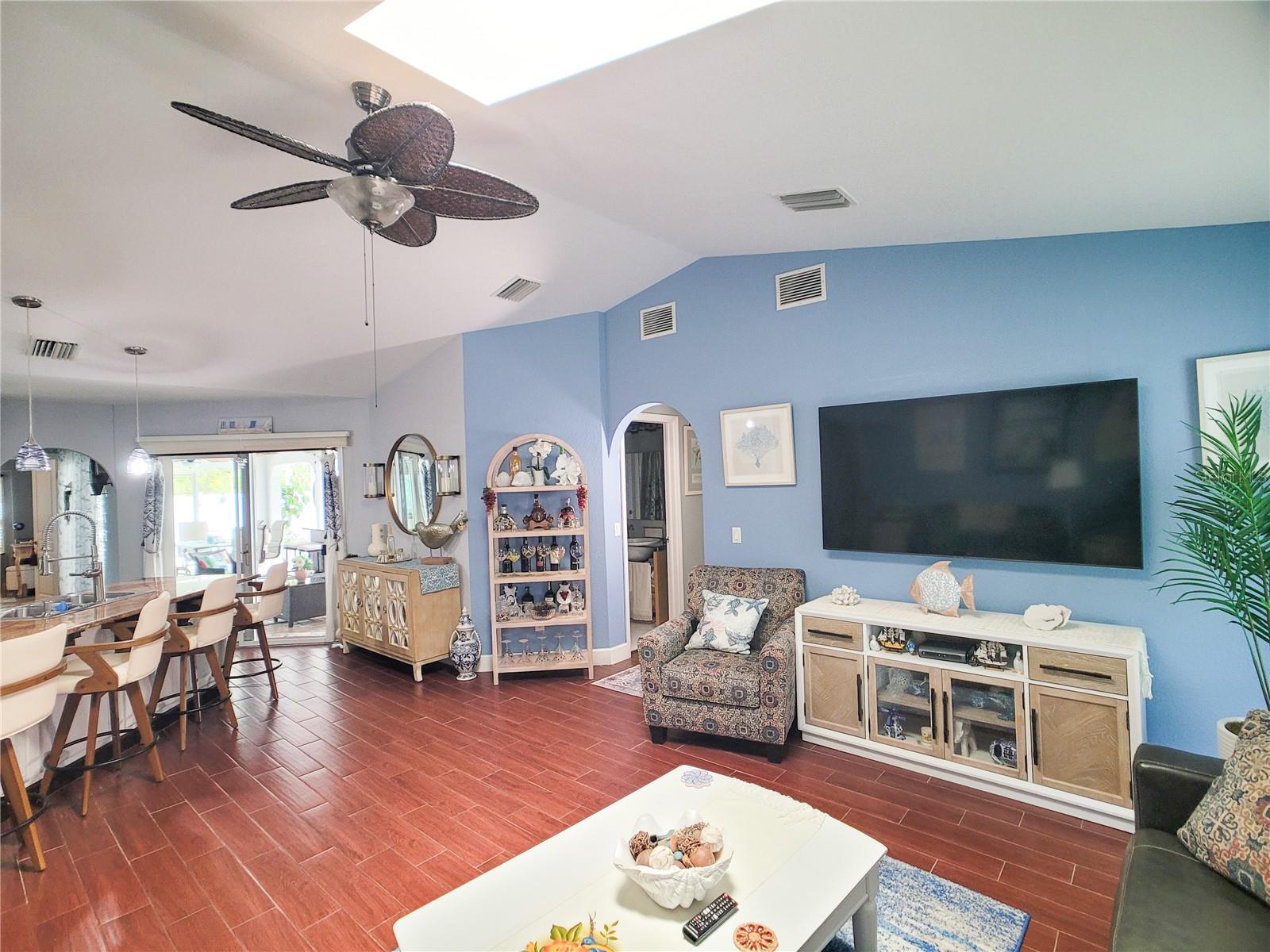 364 MACARTHUR DR, PORT CHARLOTTE, FL, 33954
