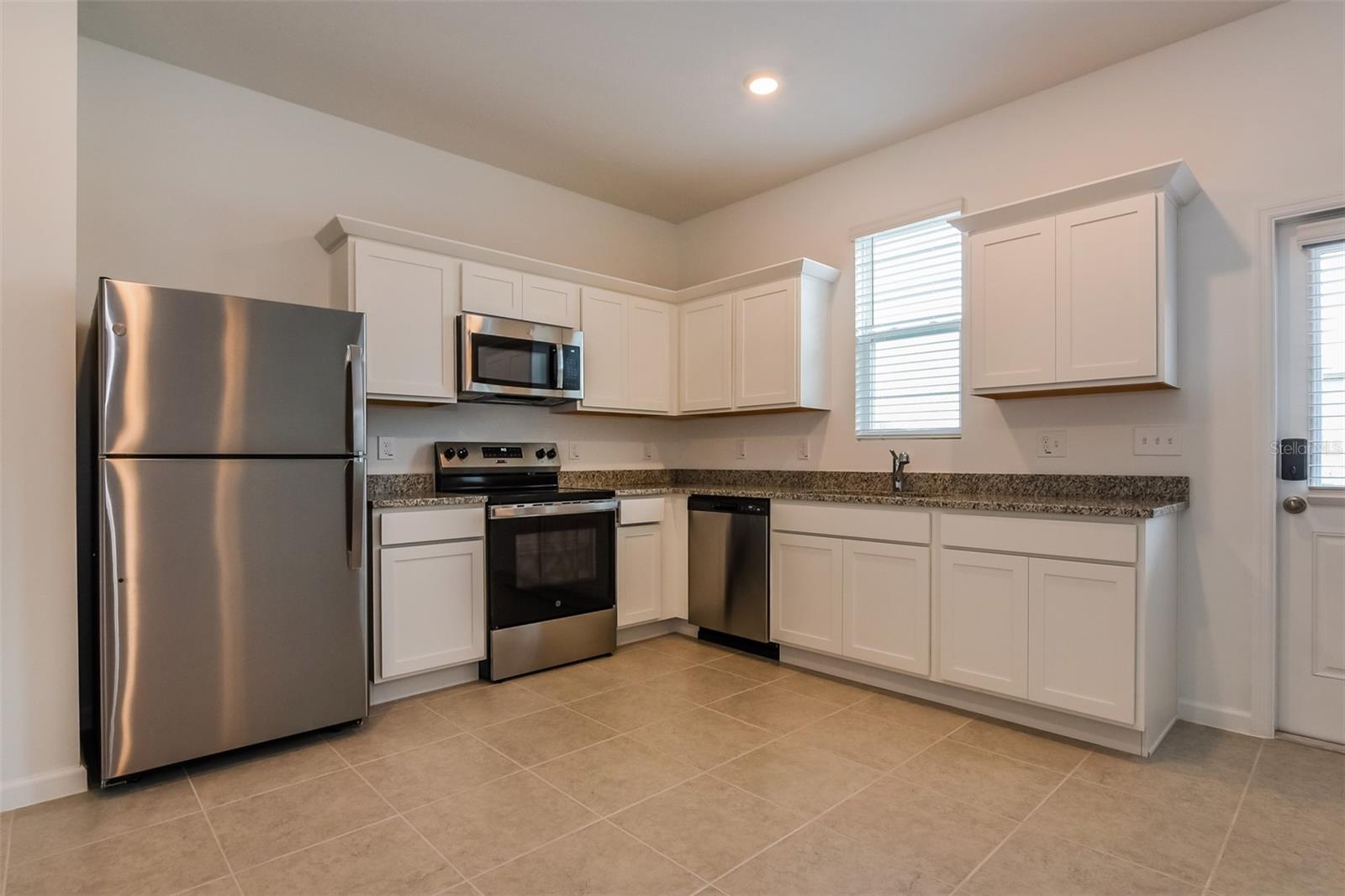 2084 HEMINGWAY CIR, GROVELAND, FL, 34736