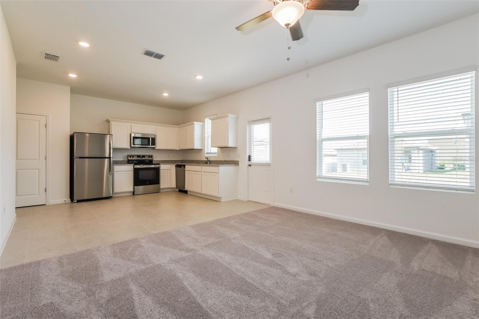 2042 HEMINGWAY CIR, GROVELAND, FL, 34736