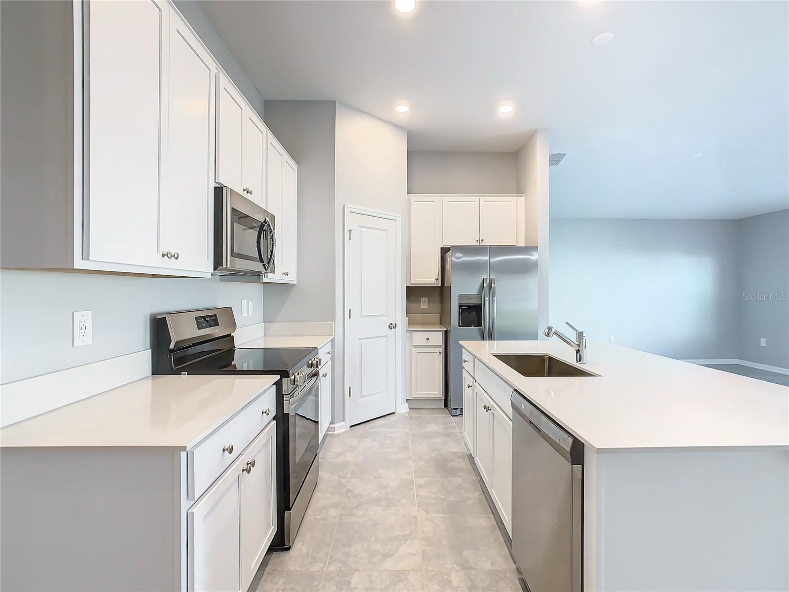 1033 HOLDEN WAY, EAGLE LAKE, FL, 33839