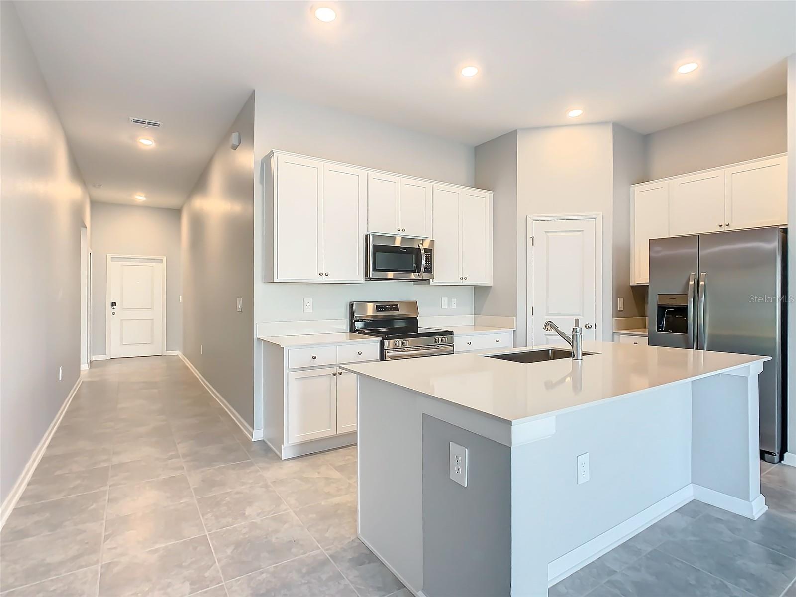 1033 HOLDEN WAY, EAGLE LAKE, FL, 33839
