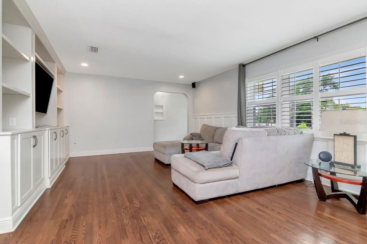 Living Room with arched entry to Front Entrance and Bedrooms