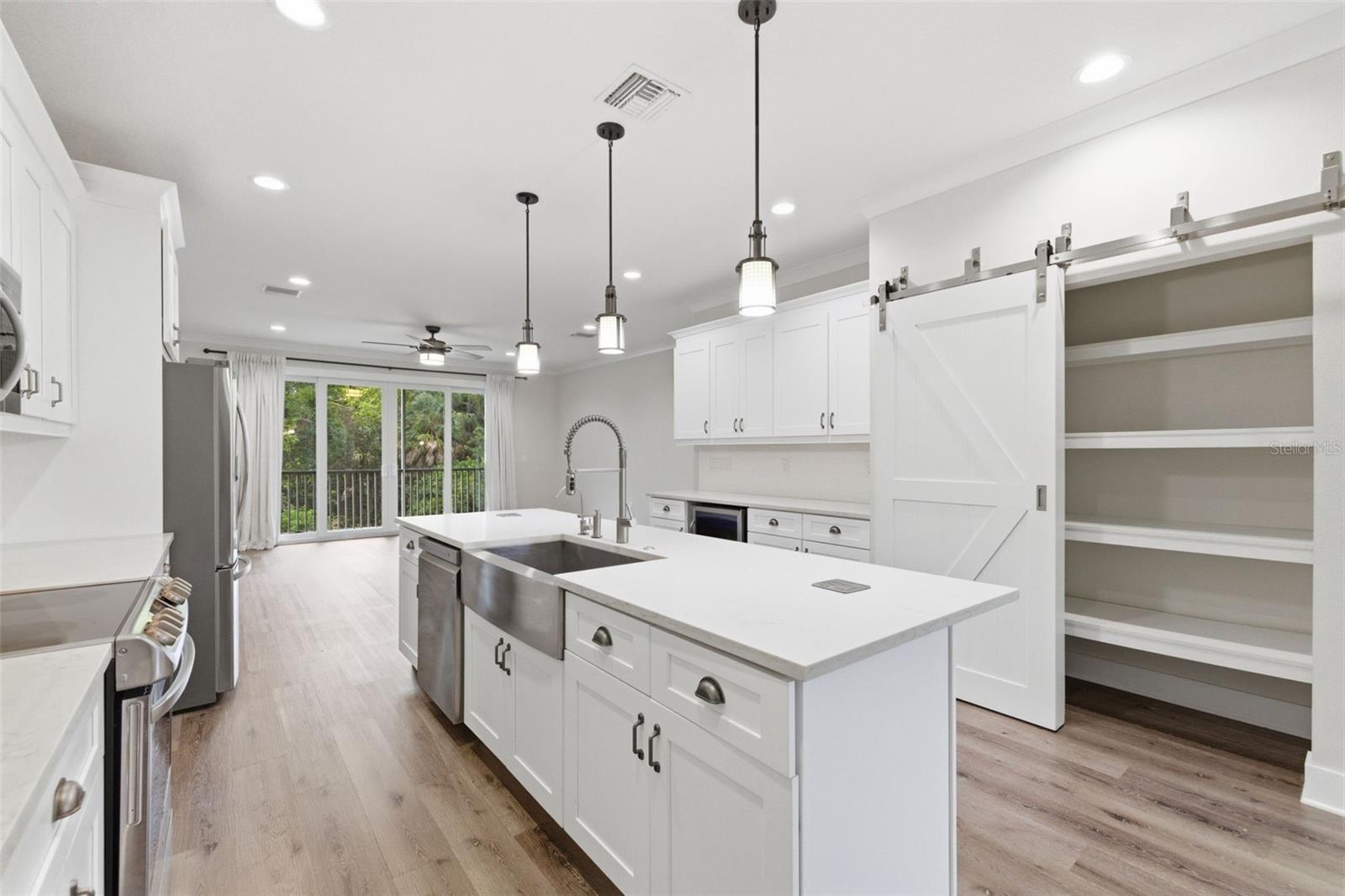 1225 SAVONA DR NE, ST PETERSBURG, FL, 33702