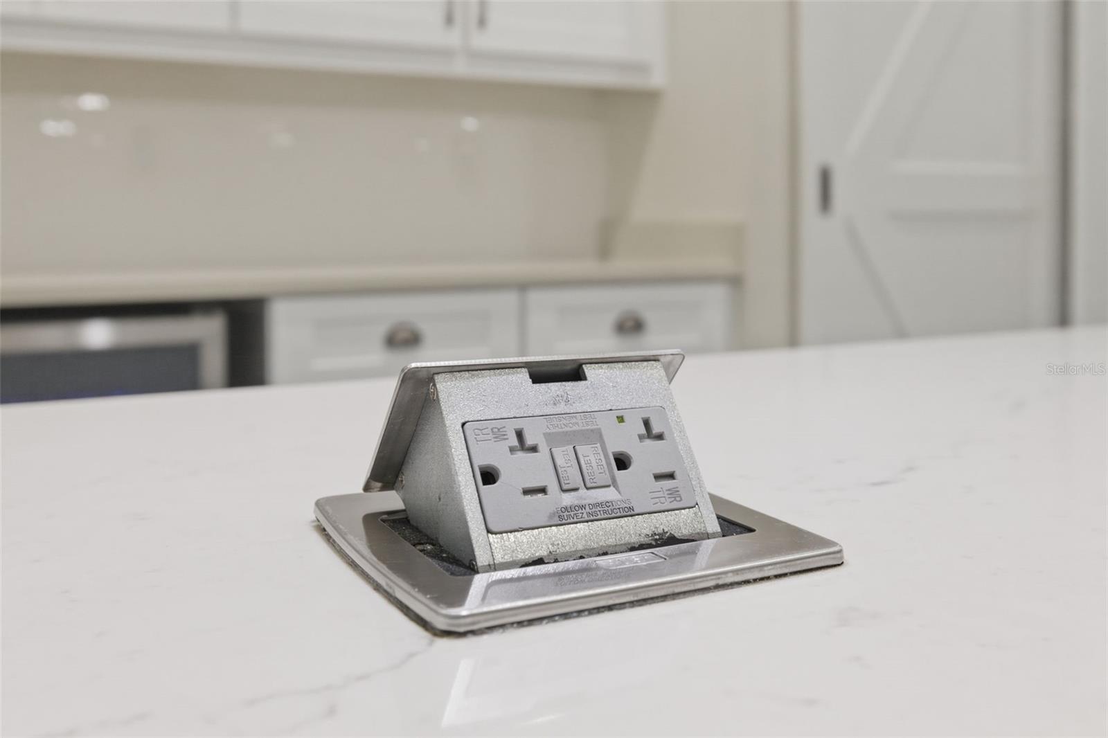 1225 SAVONA DR NE, ST PETERSBURG, FL, 33702