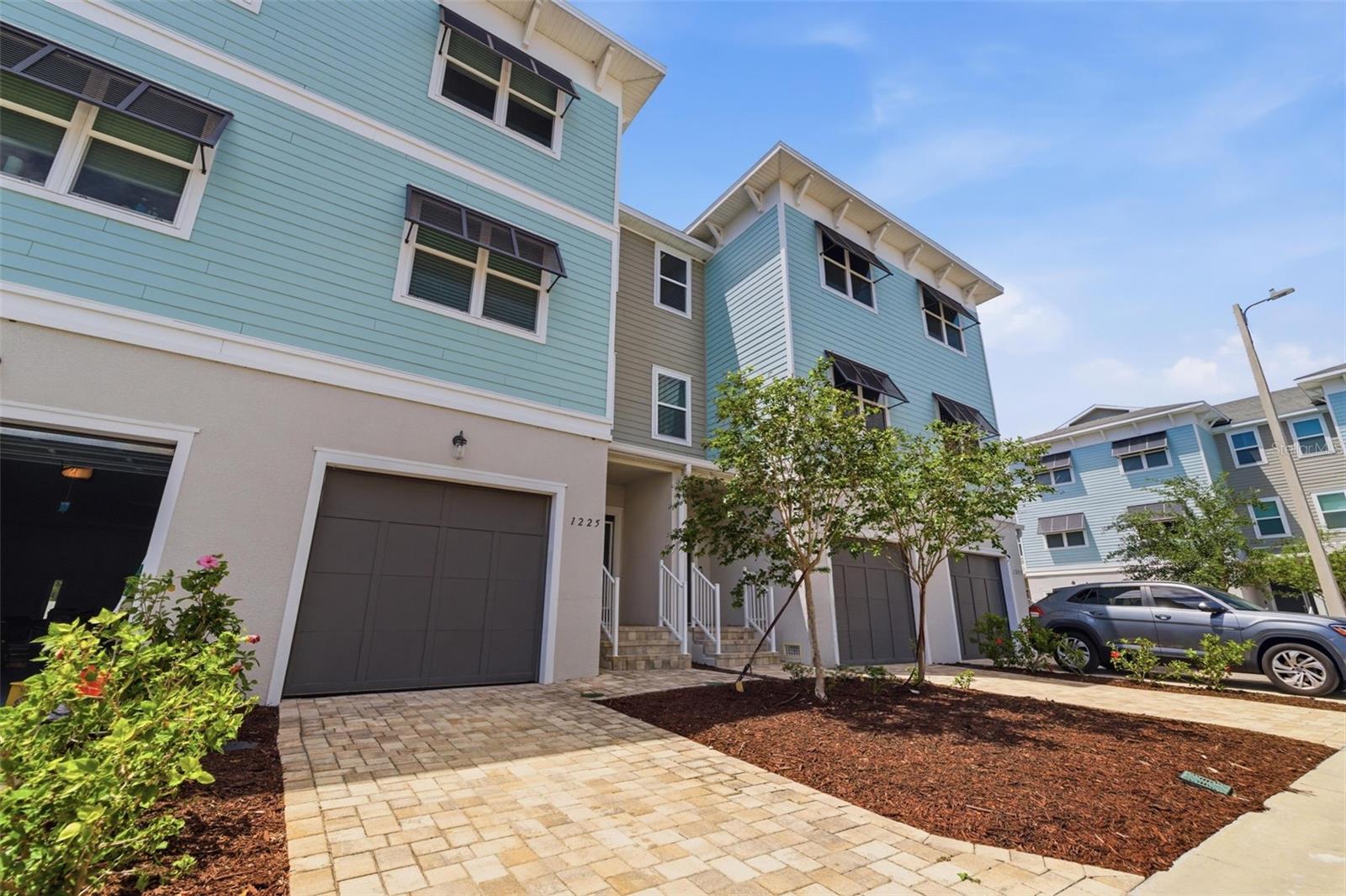 1225 SAVONA DR NE, ST PETERSBURG, FL, 33702