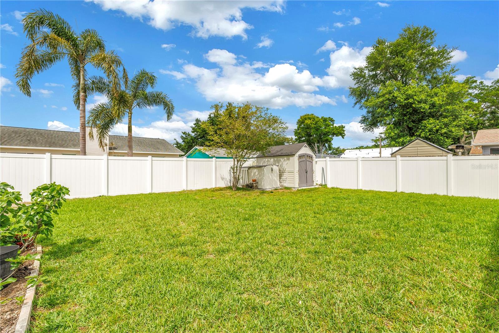 Large Fenced Yard