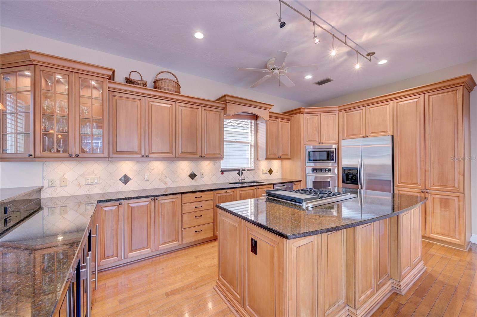 7825 WILTON CRESCENT CIR, UNIVERSITY PARK, FL, 34201