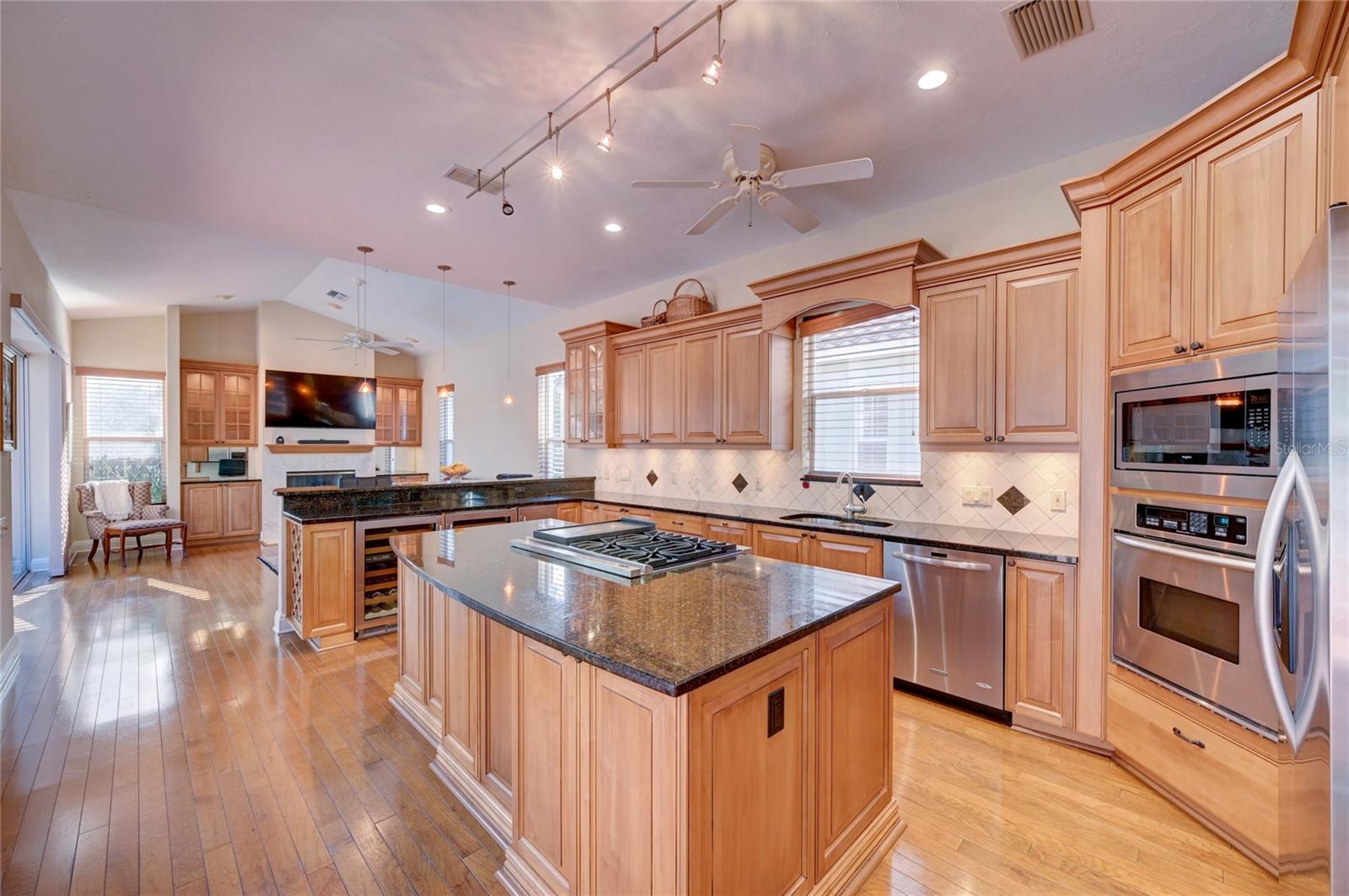 7825 WILTON CRESCENT CIR, UNIVERSITY PARK, FL, 34201