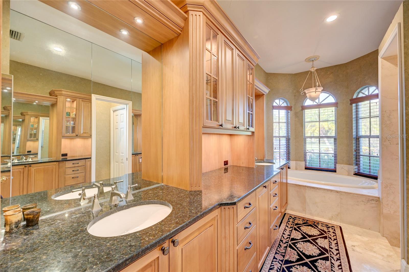 7825 WILTON CRESCENT CIR, UNIVERSITY PARK, FL, 34201