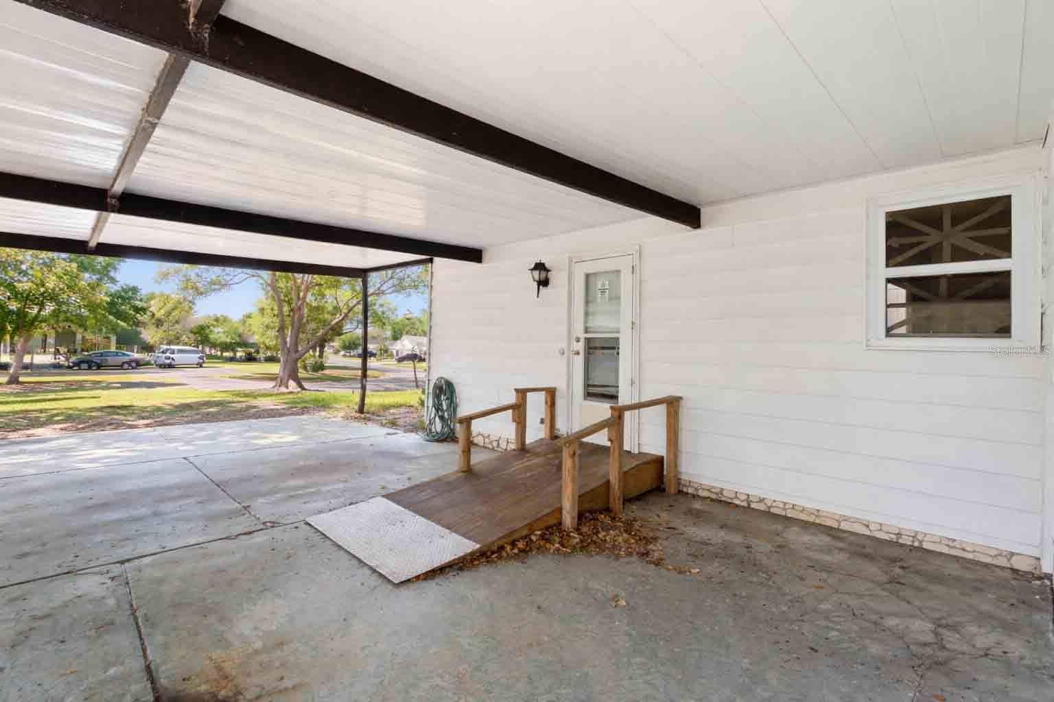 1763 W SCHWARTZ BLVD, LADY LAKE, FL, 32159