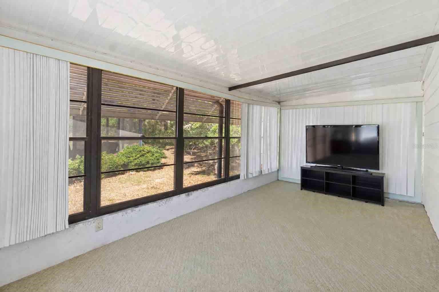 1763 W SCHWARTZ BLVD, LADY LAKE, FL, 32159