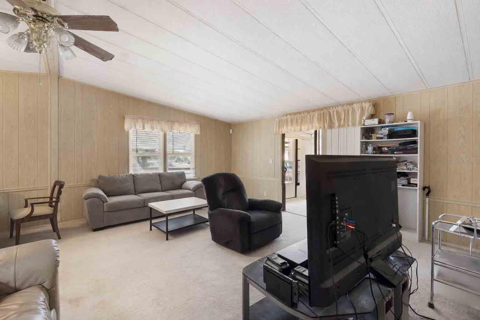 1763 W SCHWARTZ BLVD, LADY LAKE, FL, 32159