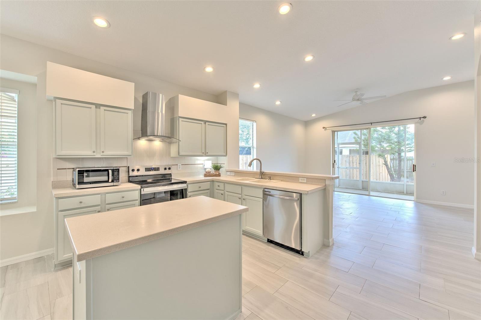 13760 OGAKOR DR, RIVERVIEW, FL, 33579