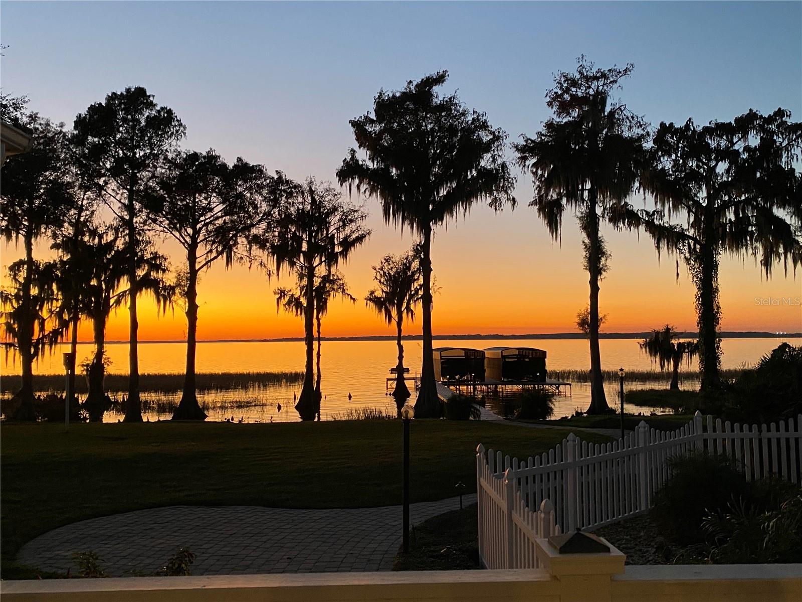 1200 PENINSULA DR, TAVARES, FL, 32778