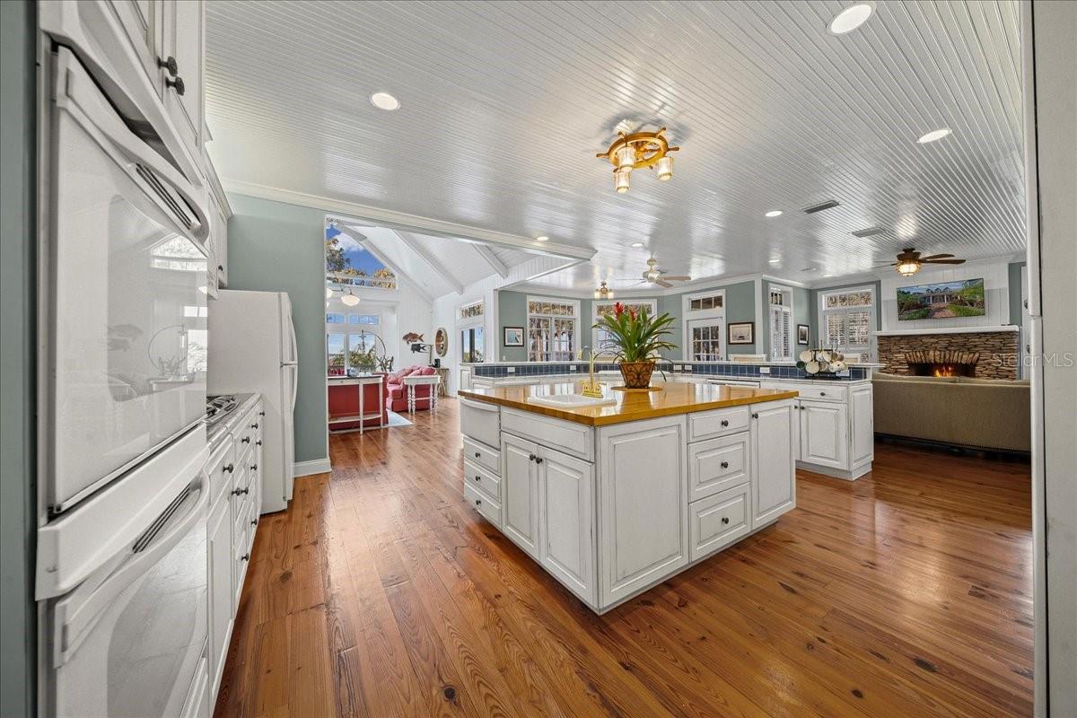 1200 PENINSULA DR, TAVARES, FL, 32778