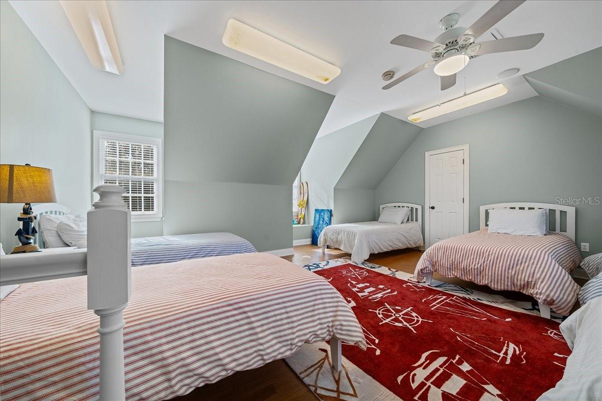 1200 PENINSULA DR, TAVARES, FL, 32778