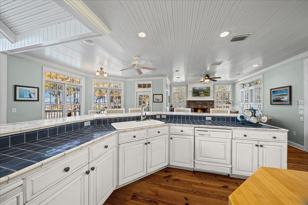 1200 PENINSULA DR, TAVARES, FL, 32778