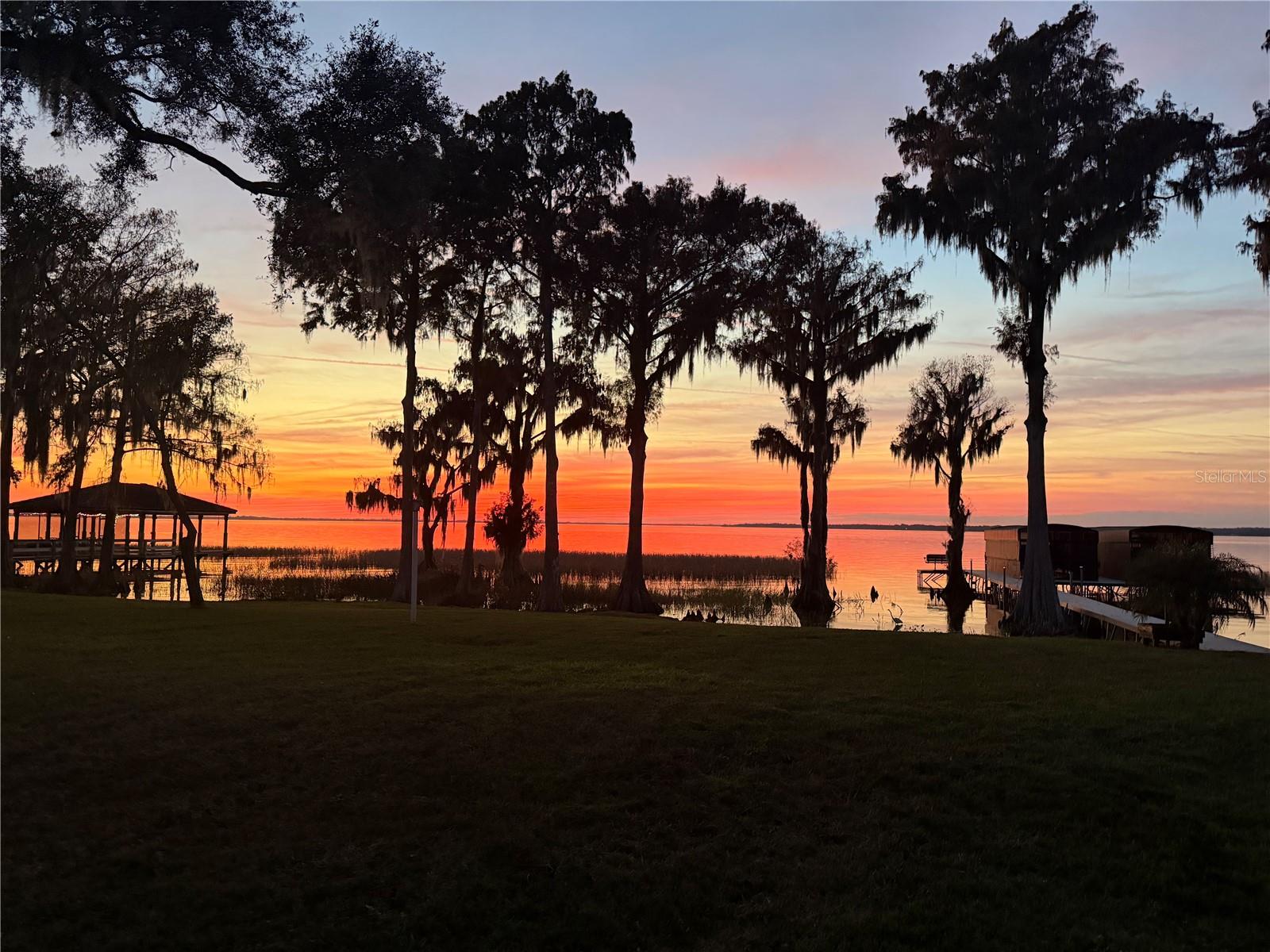 1200 PENINSULA DR, TAVARES, FL, 32778