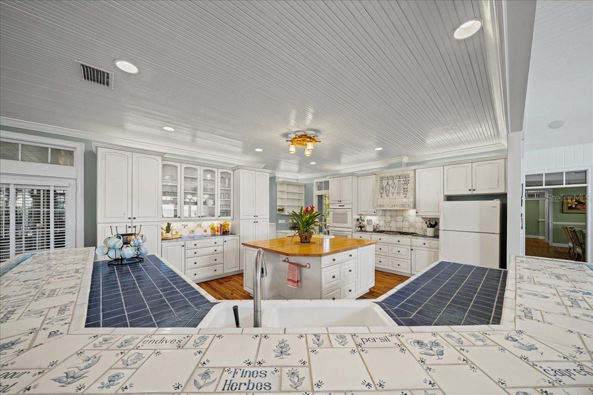 1200 PENINSULA DR, TAVARES, FL, 32778