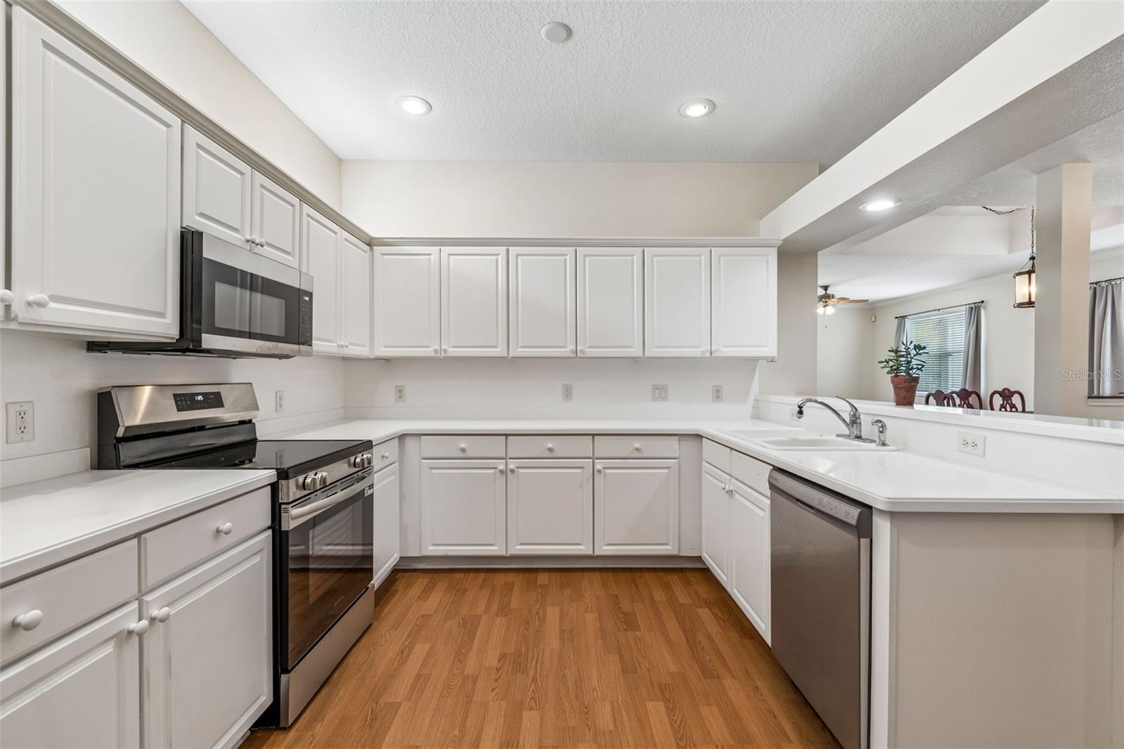 Kitchen w/NEW Stainless Steel Appliances