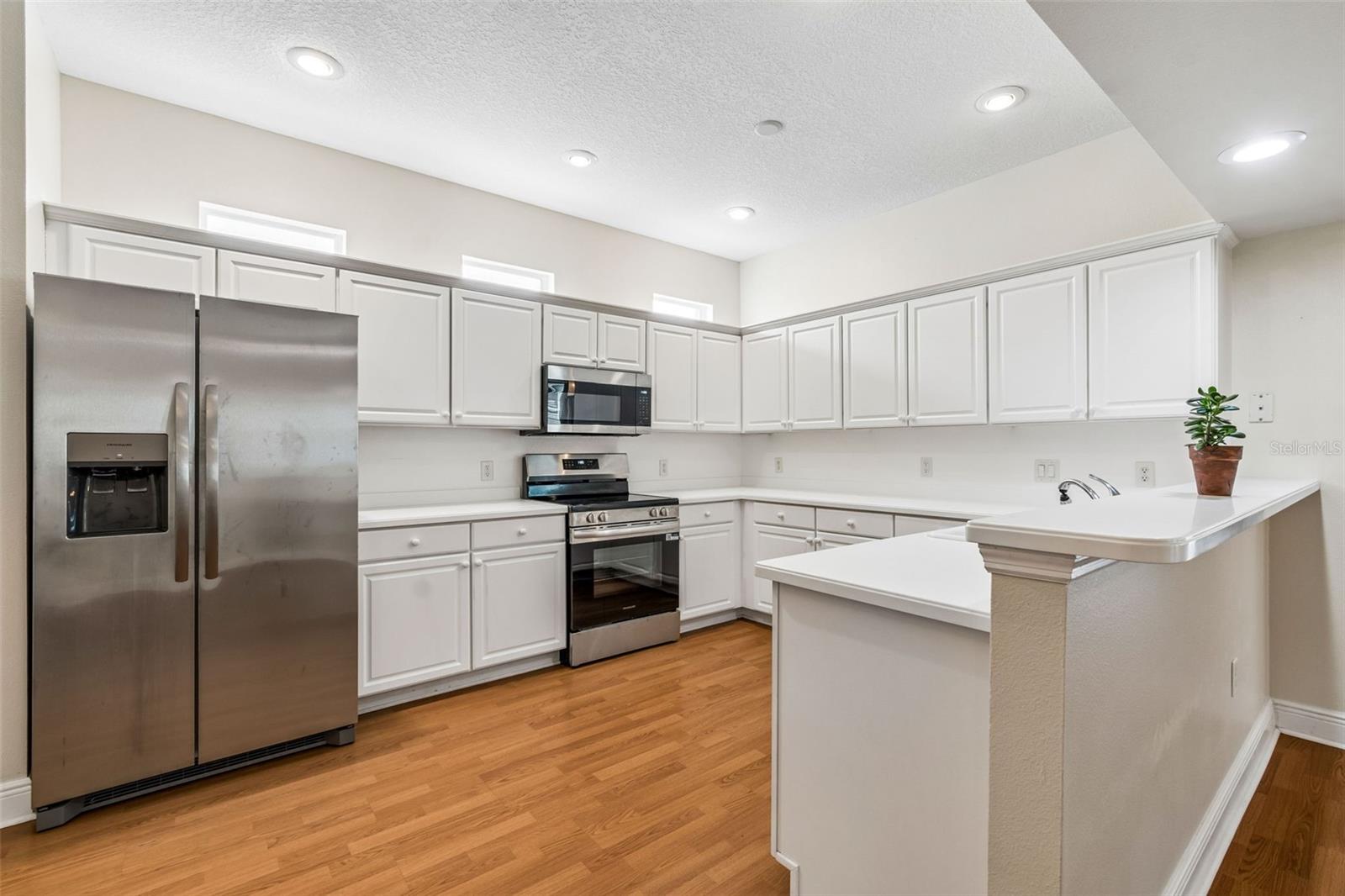 Kitchen w/NEW Stainless Steel Appliances