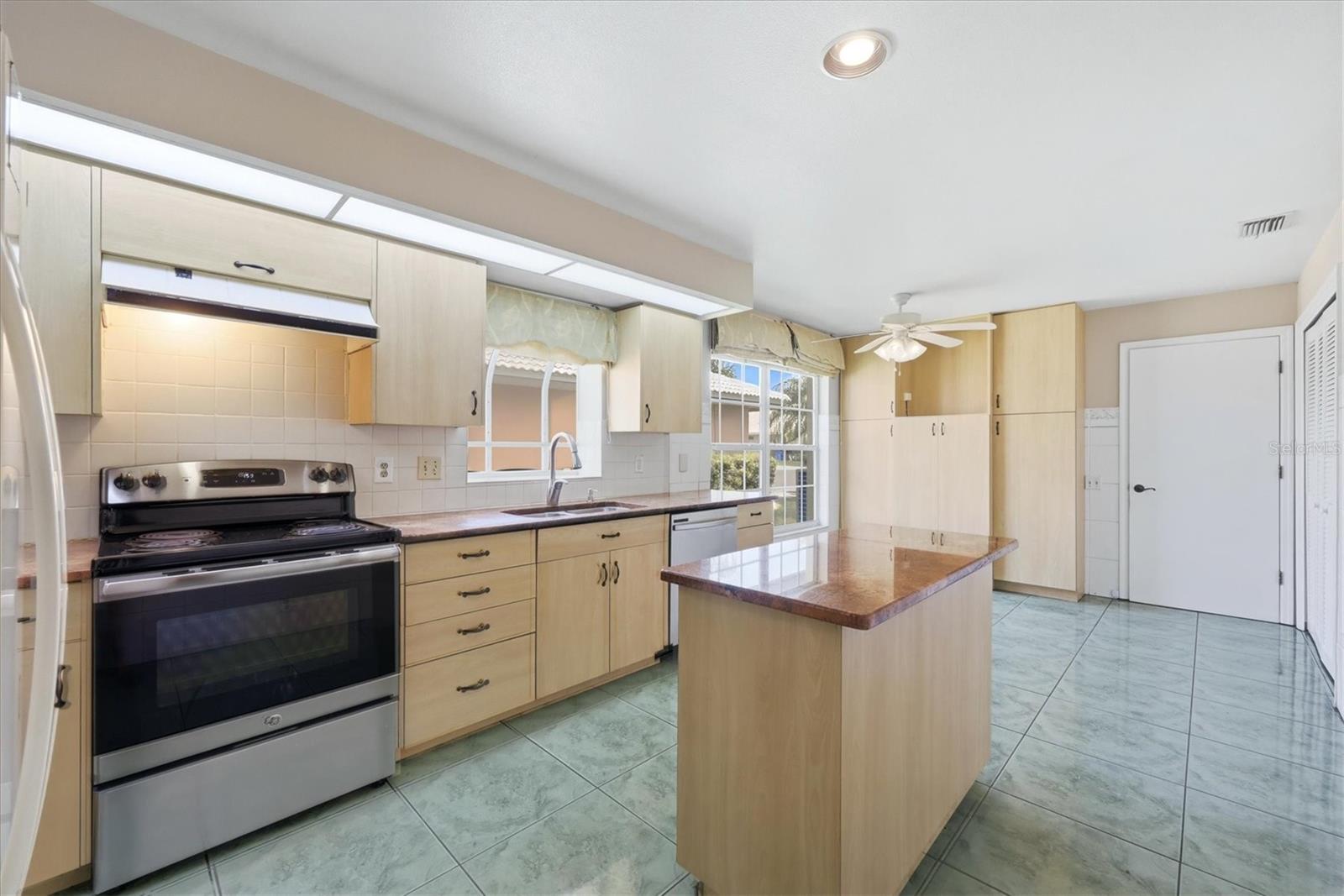 4738 DUNDEE DR, BRADENTON, FL, 34210