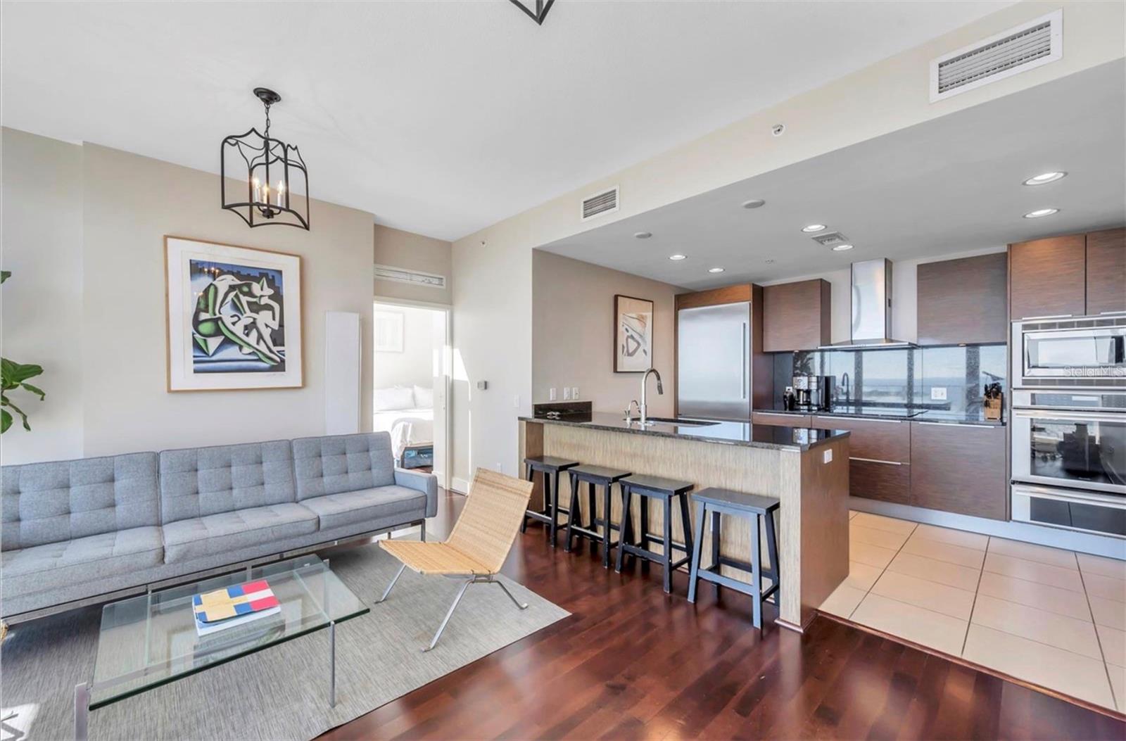 175 1ST ST S #2804, ST PETERSBURG, FL, 33701