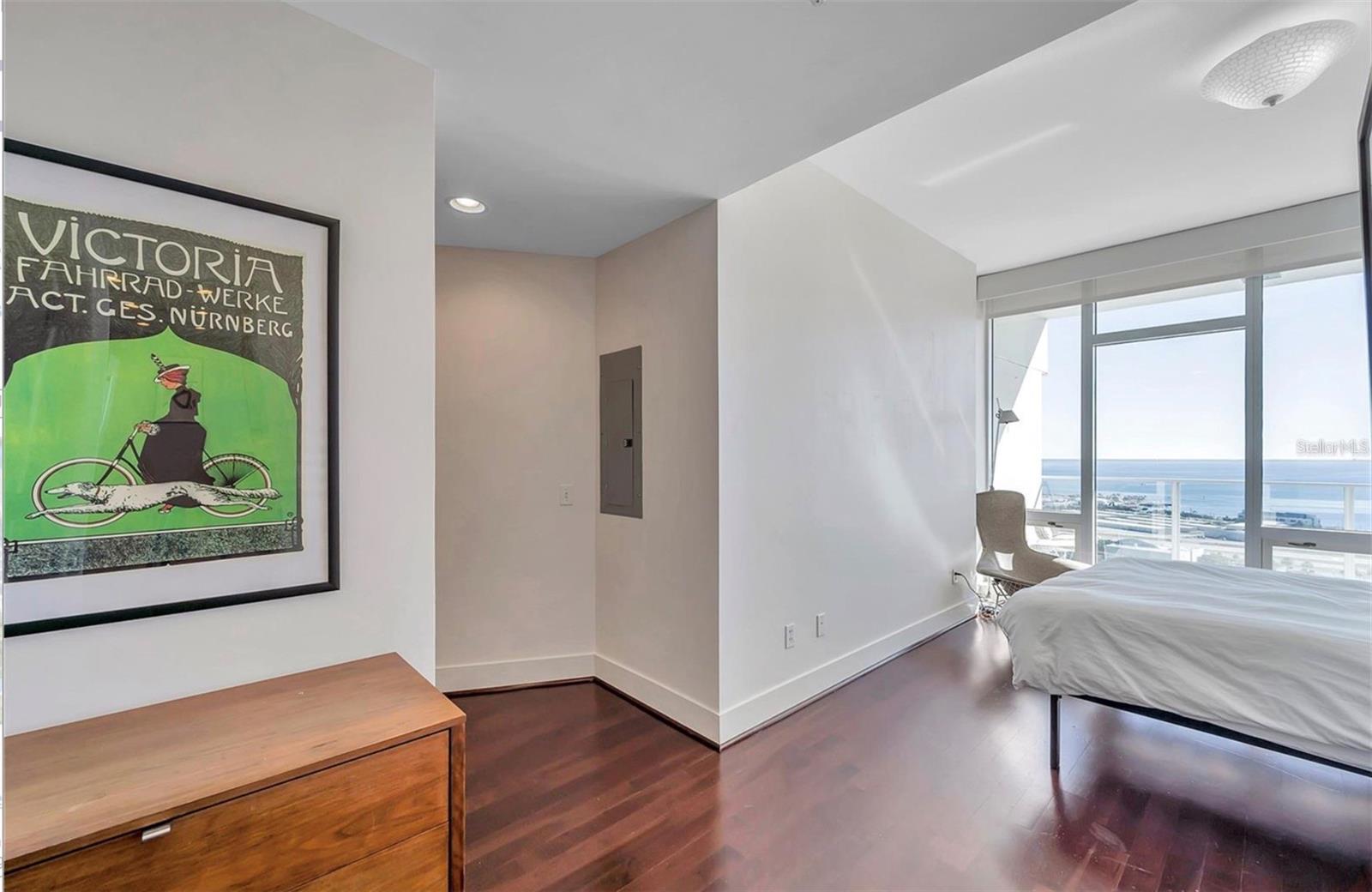 175 1ST ST S #2804, ST PETERSBURG, FL, 33701