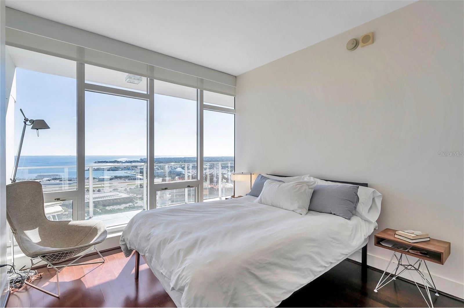 175 1ST ST S #2804, ST PETERSBURG, FL, 33701
