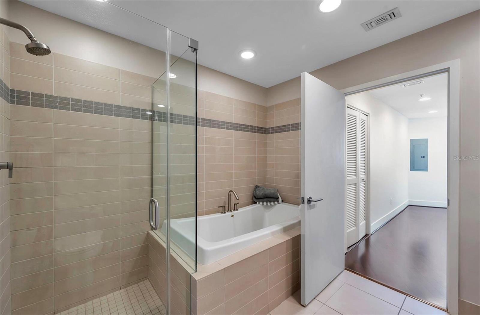175 1ST ST S #2804, ST PETERSBURG, FL, 33701
