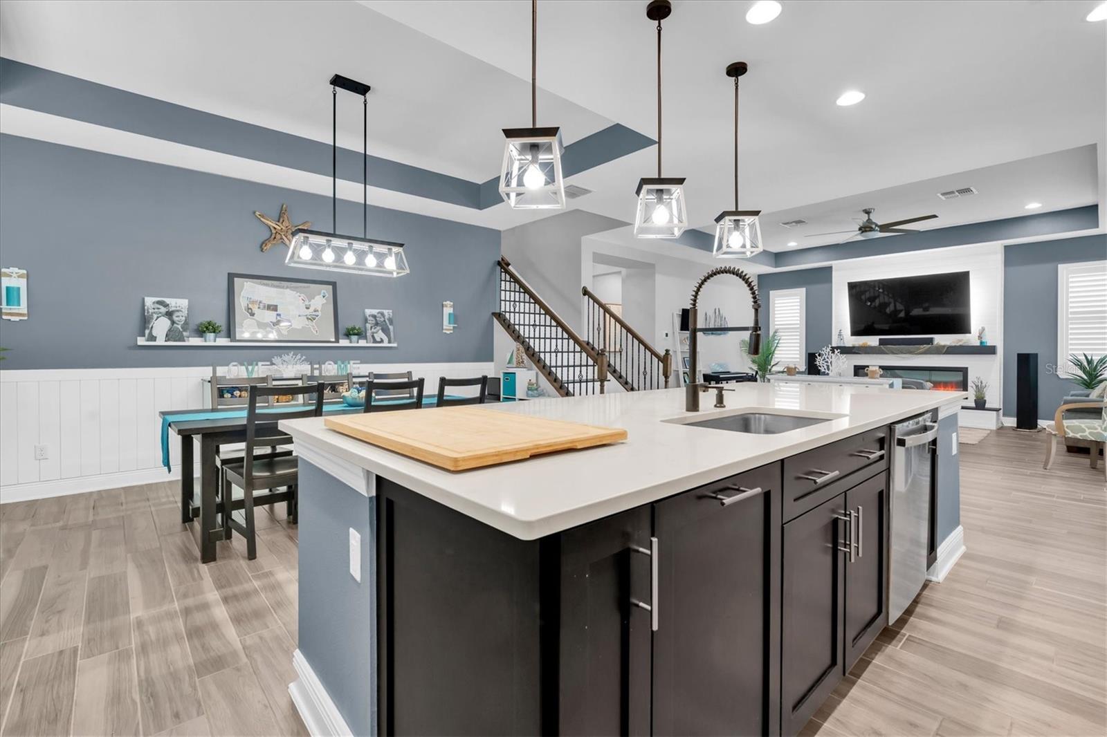 KITCHEN OPEN TO DINING ROOM