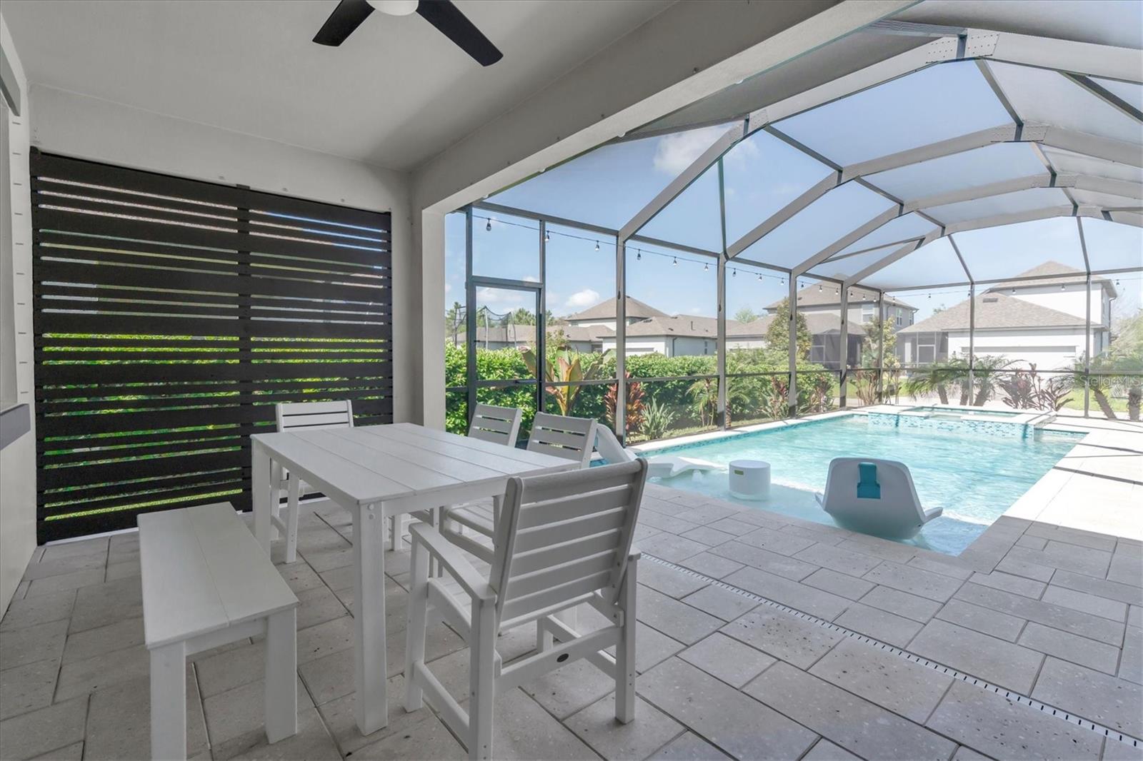 COVERED LANAI WITH PRIVACY SCREEN