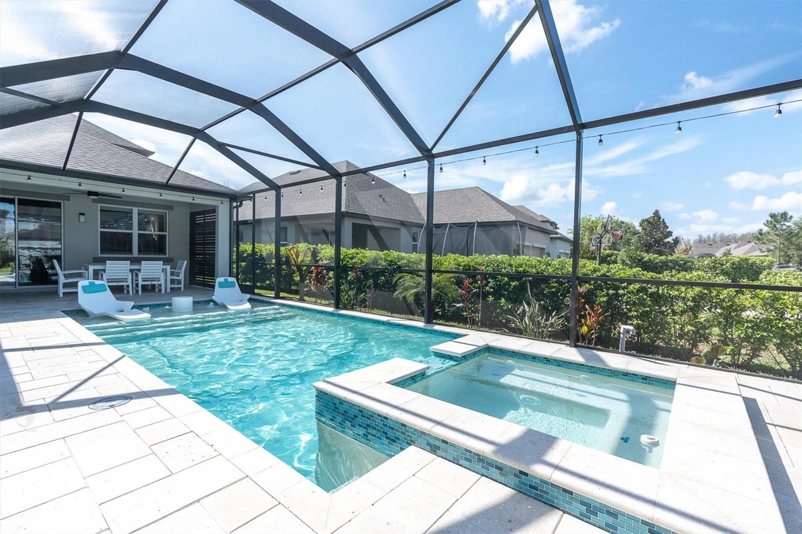 PRIVATE HEATED POOL & SPA