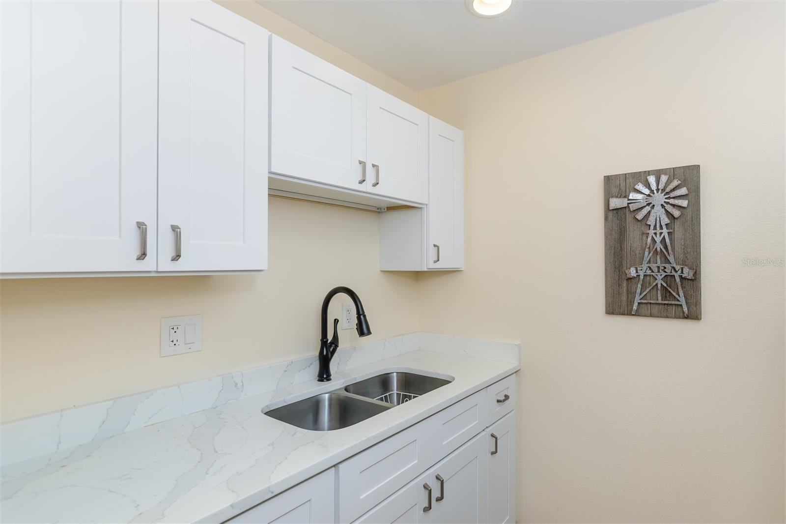 2444 ENTERPRISE RD #8, CLEARWATER, FL, 33763
