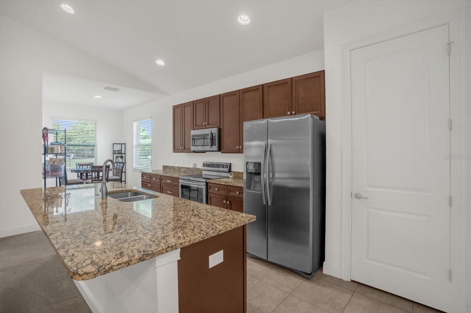699 S DIXIE DR, HOWEY IN THE HILLS, FL, 34737