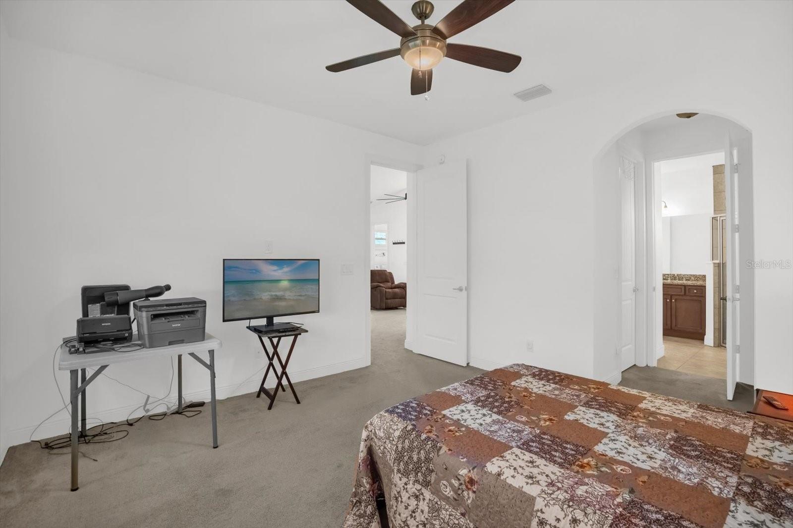 699 S DIXIE DR, HOWEY IN THE HILLS, FL, 34737