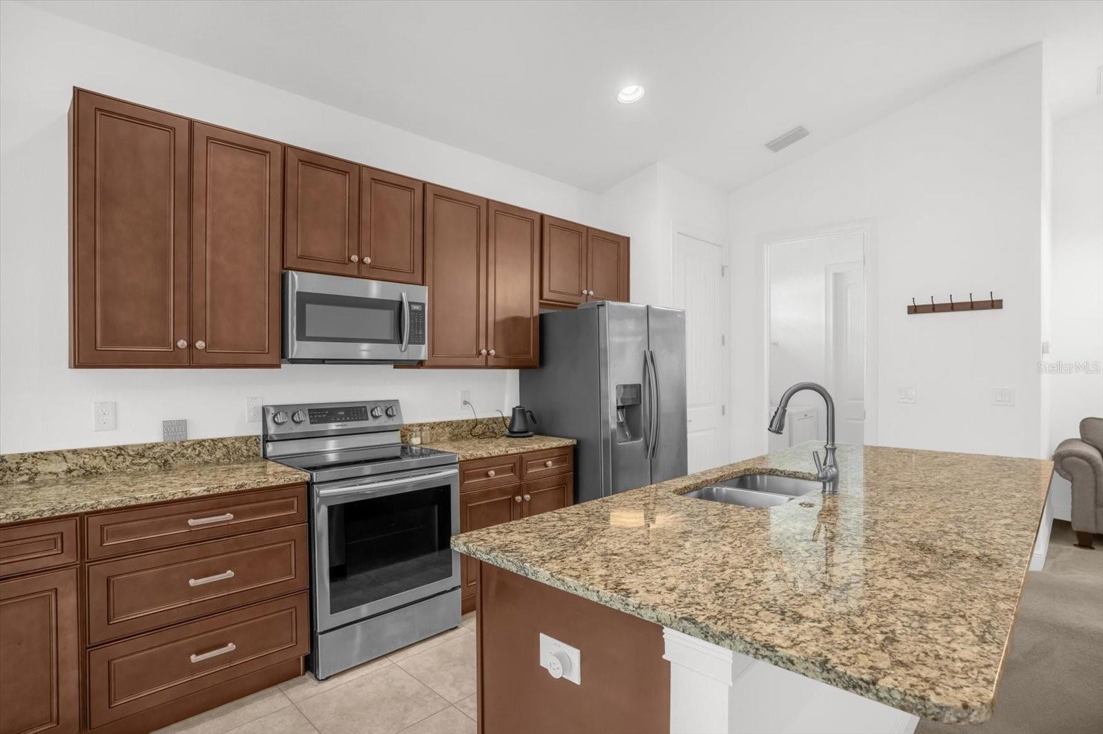 699 S DIXIE DR, HOWEY IN THE HILLS, FL, 34737