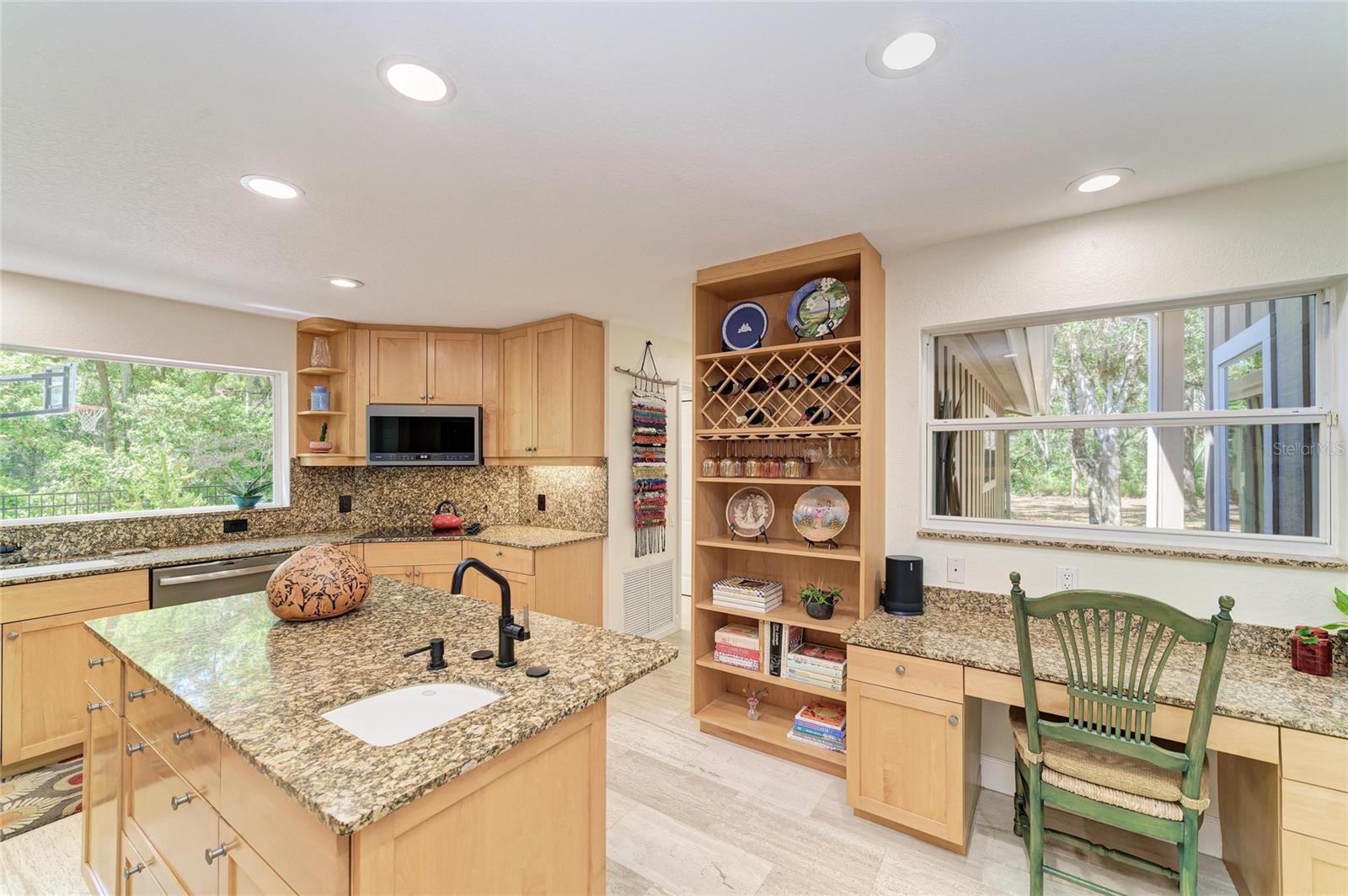 3705 62ND ST E, BRADENTON, FL, 34208