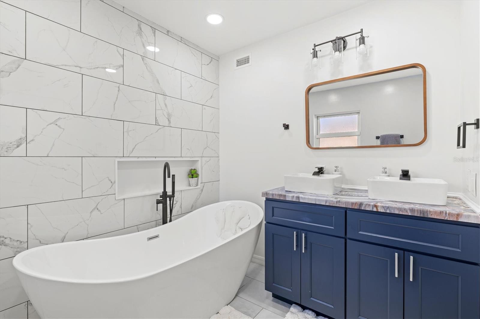 214 GAINES AVE, SARASOTA, FL, 34243