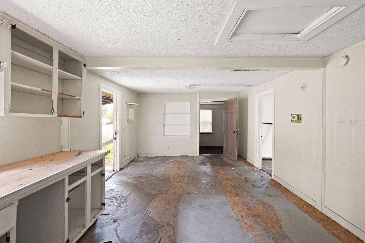 6808 NEW YORK DR, TAMPA, FL, 33619