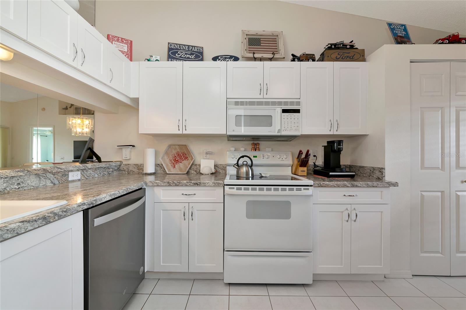 4206 CADDIE DR E #201, BRADENTON, FL, 34203
