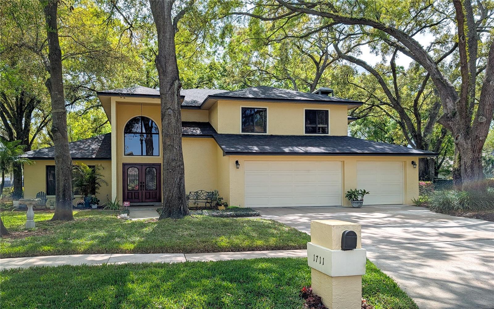 1711 MAGDALENE MANOR DR, TAMPA, FL, 33613