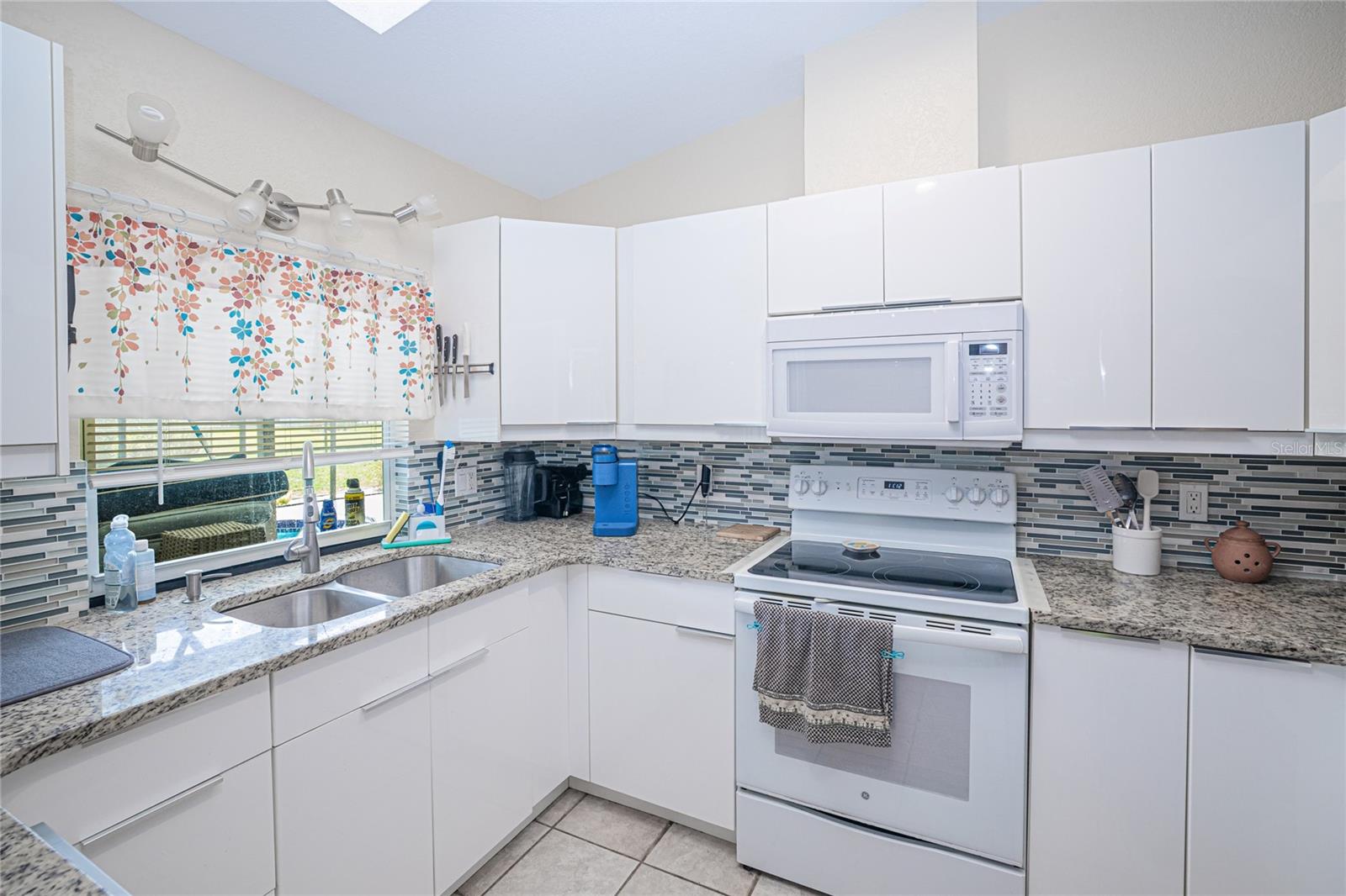 390 TRES LAGOAS ST, PUNTA GORDA, FL, 33983
